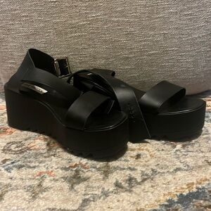 Platform Steve Madden shoes. Worn twice. 3” tall